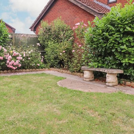 23 Wolsey Close Thornton  Extérieur photo