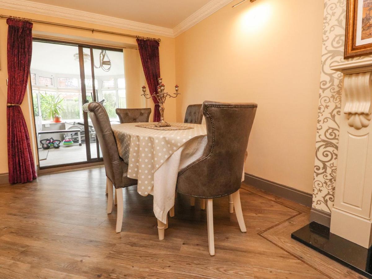 23 Wolsey Close Thornton  Extérieur photo