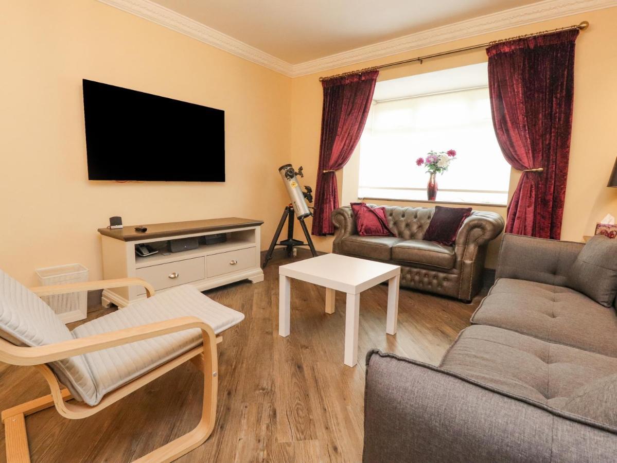 23 Wolsey Close Thornton  Extérieur photo