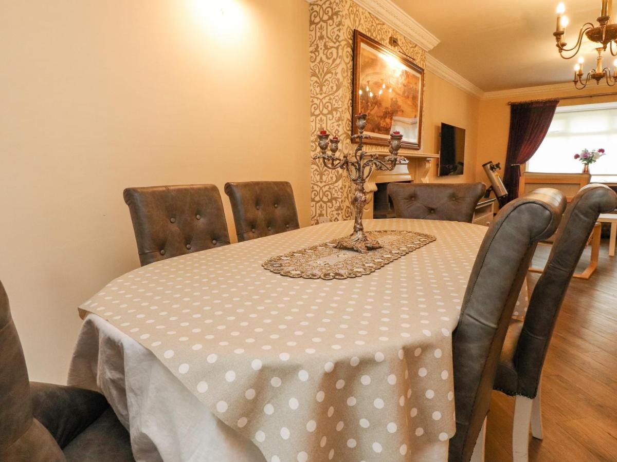 23 Wolsey Close Thornton  Extérieur photo