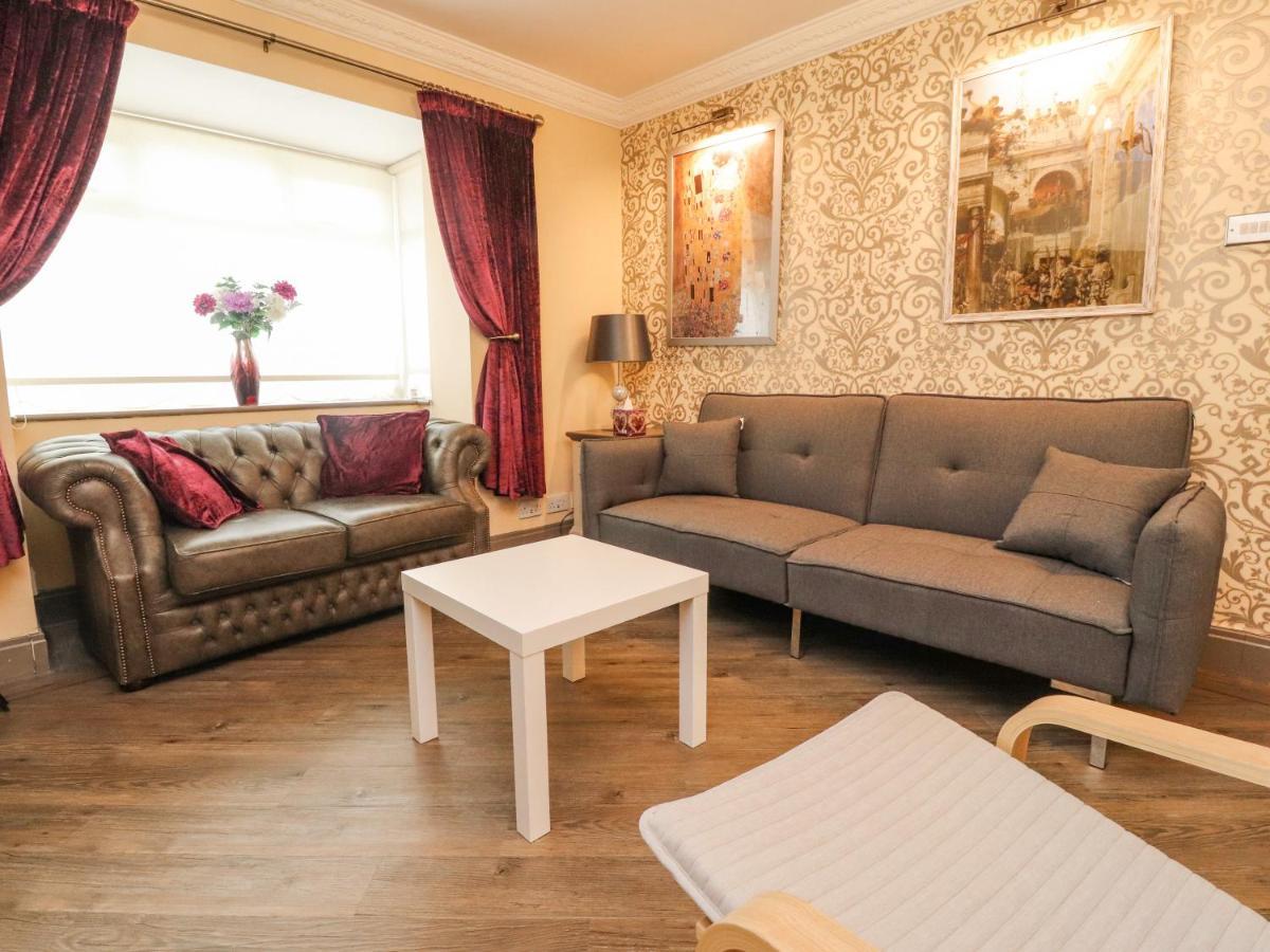 23 Wolsey Close Thornton  Extérieur photo