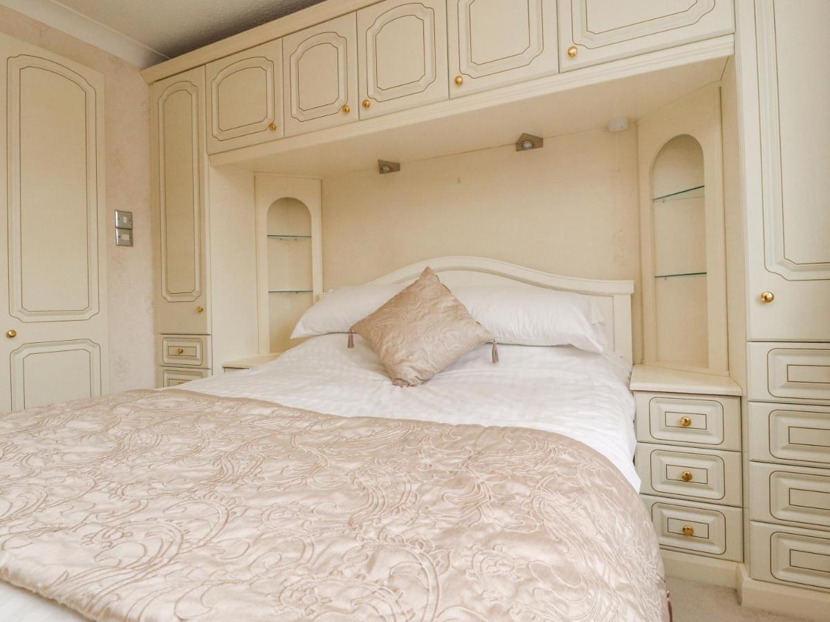 23 Wolsey Close Thornton  Extérieur photo