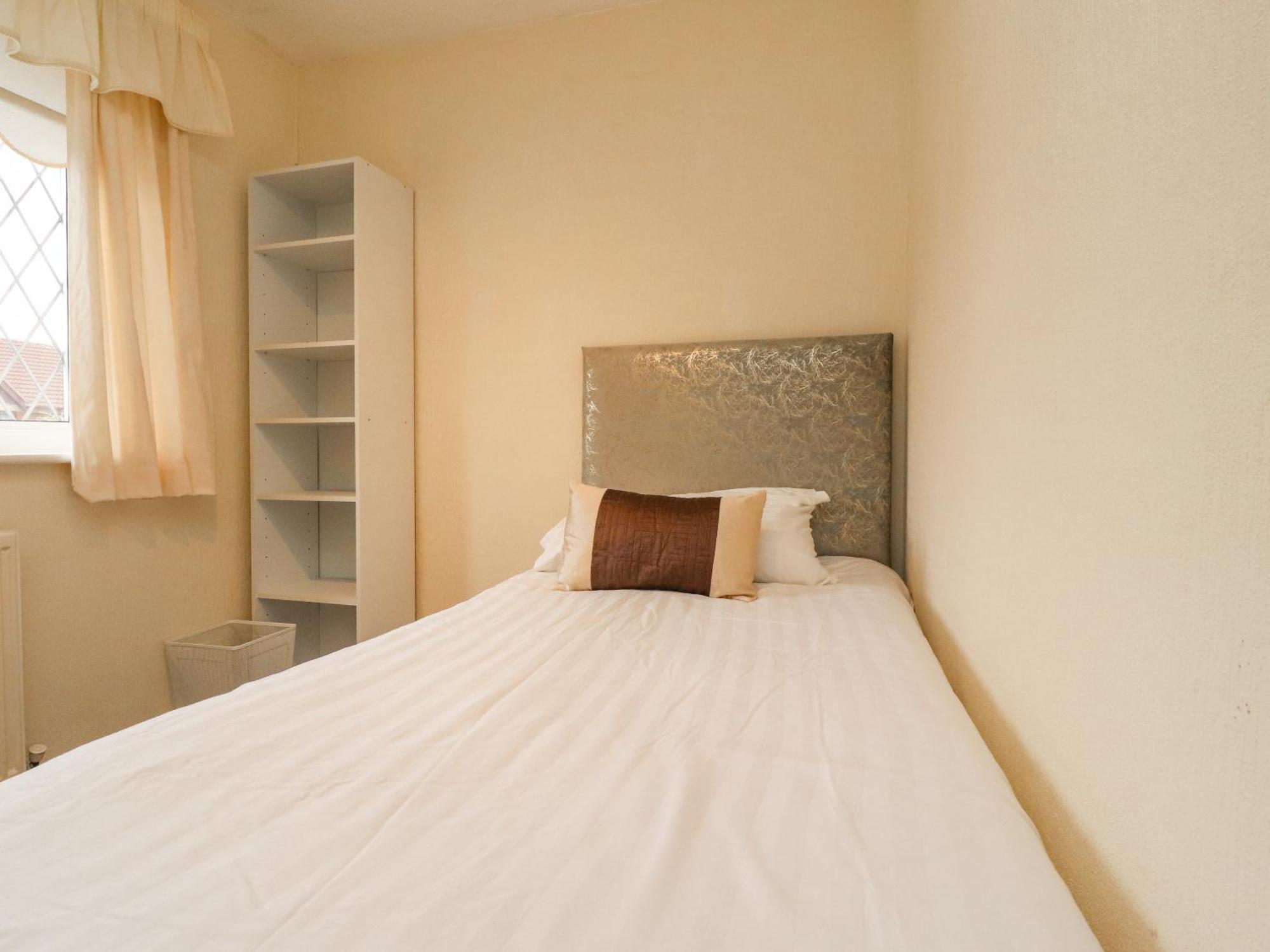 23 Wolsey Close Thornton  Extérieur photo