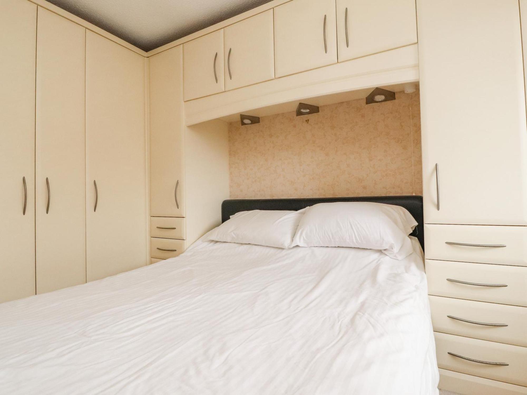 23 Wolsey Close Thornton  Extérieur photo